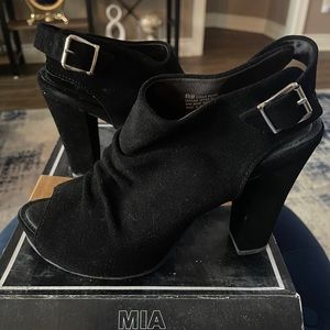 Ladies black suede 4-inch heeled dress shoe